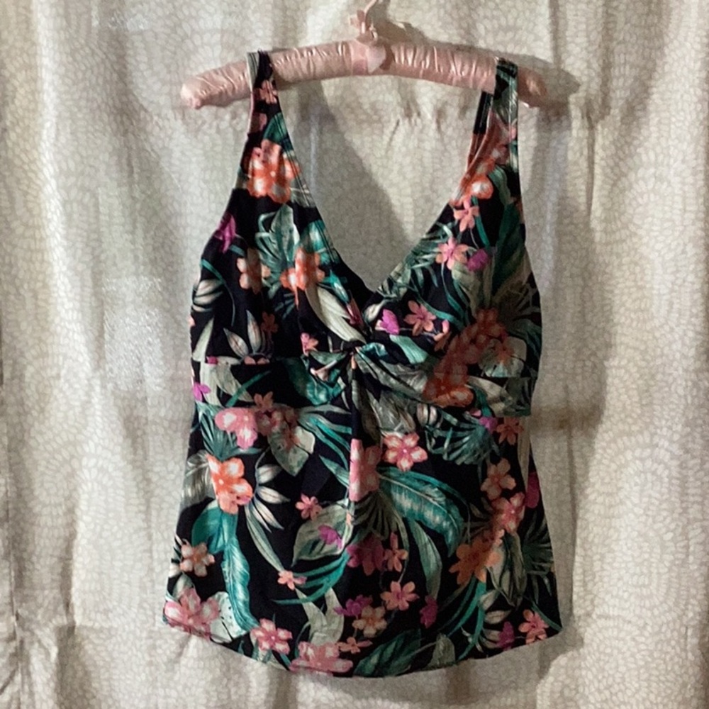 Women’s tankini swimsuit top